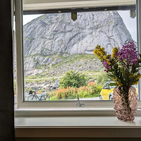 Reinebringen View ריינה